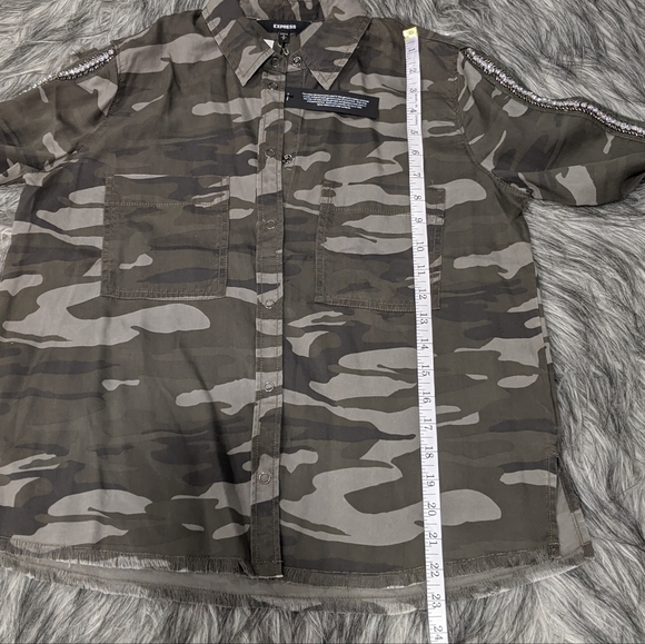 NWT Express camo button-up shirt with embellished sleeves - Picture 9 of 10